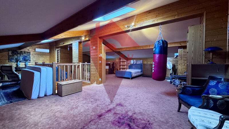 Maison - 263 m² - 10 pièces