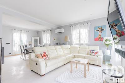 Maison - 220 m² - 10 pièces