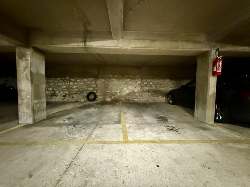 Parking / Garage - 25 m²