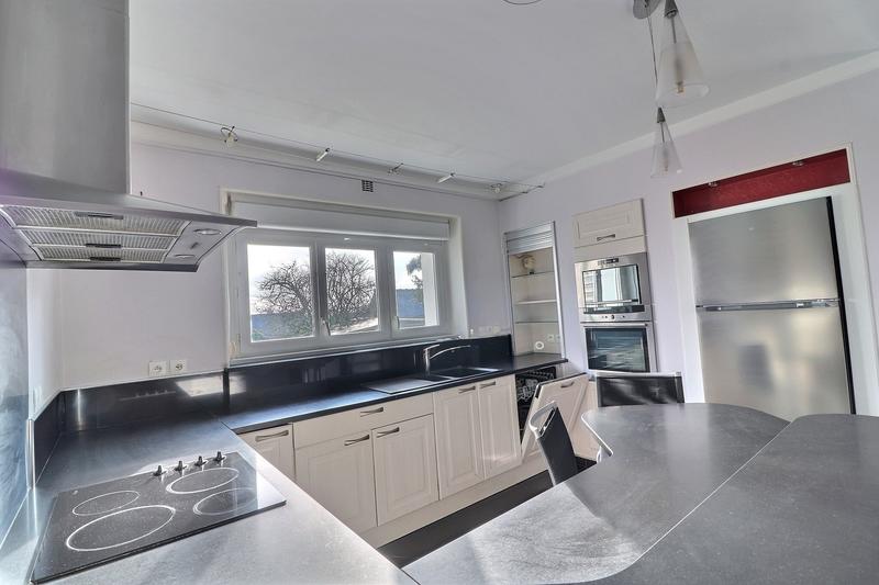 Maison - 220 m² - 8 pièces