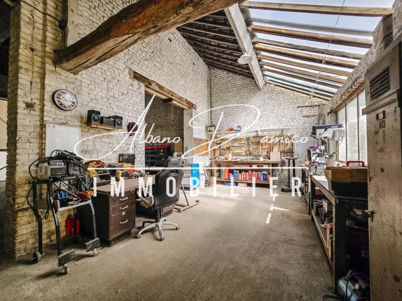 Maison - 182 m² - 9 pièces