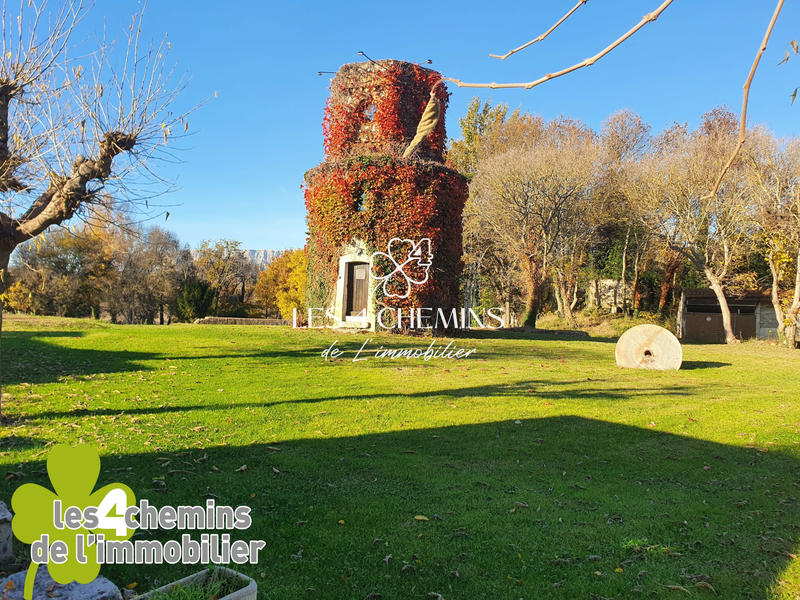 Mas - 800 m² - 20 pièces