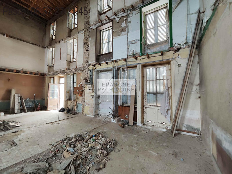 Immeuble - 300 m² - 1 pièce