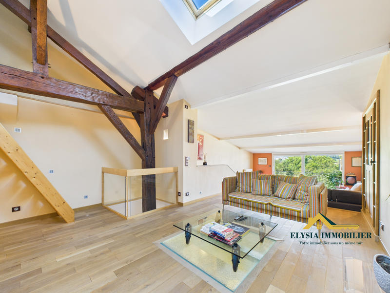 Maison - 229 m² - 8 pièces