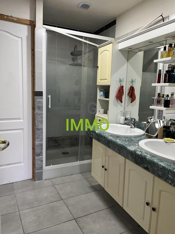 Villa - 223 m² - 8 pièces