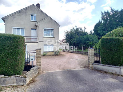 Maison - 108 m² - 9 pièces