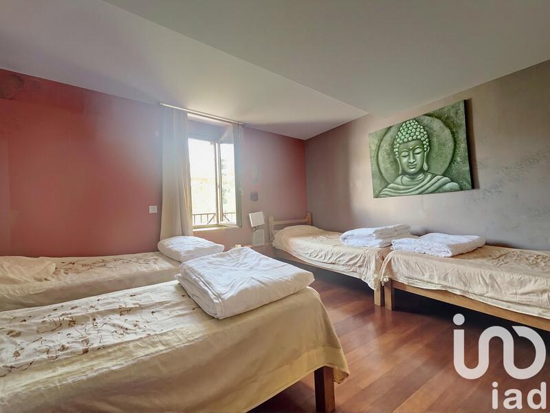 Maison - 1 828 m² - 50 pièces