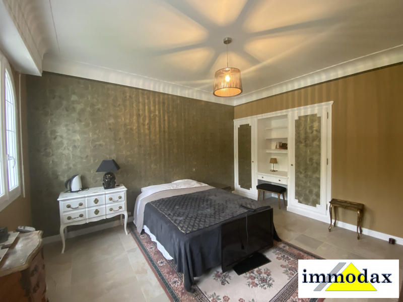 Maison - 450 m² - 10 pièces