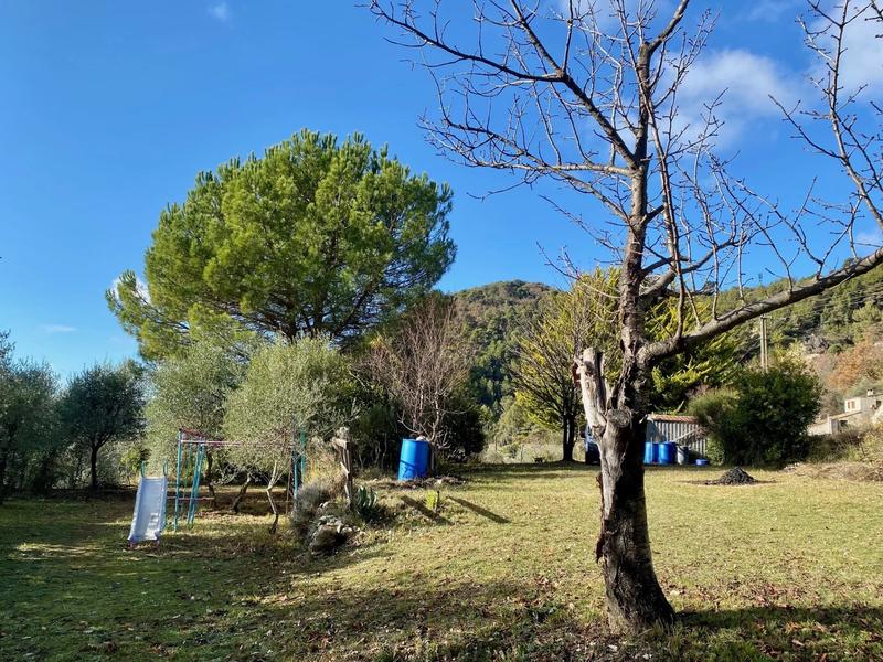 Terrain inconstructible - 2 400 m²