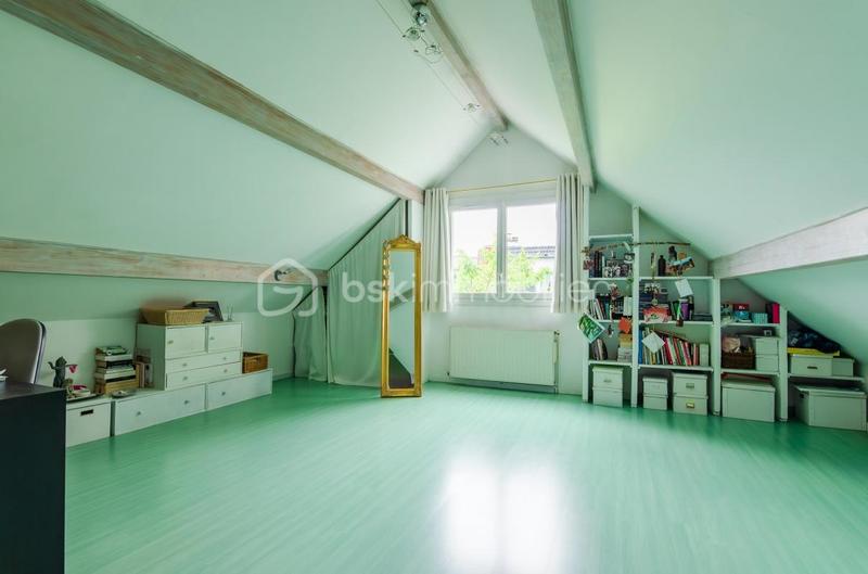 Pavillon - 180 m² - 7 pièces