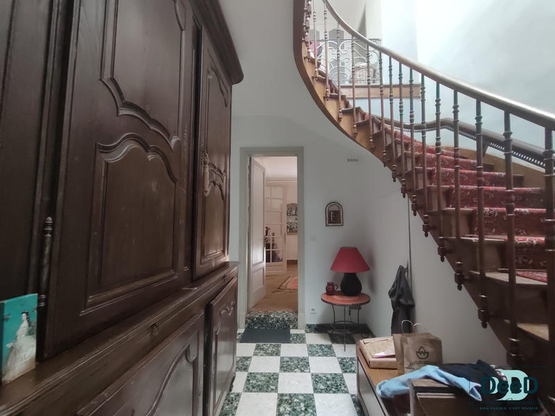 Maison - 366 m² - 9 pièces