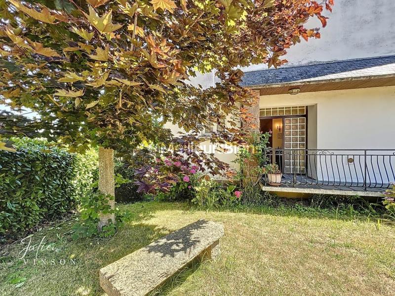 Maison - 140 m² - 8 pièces