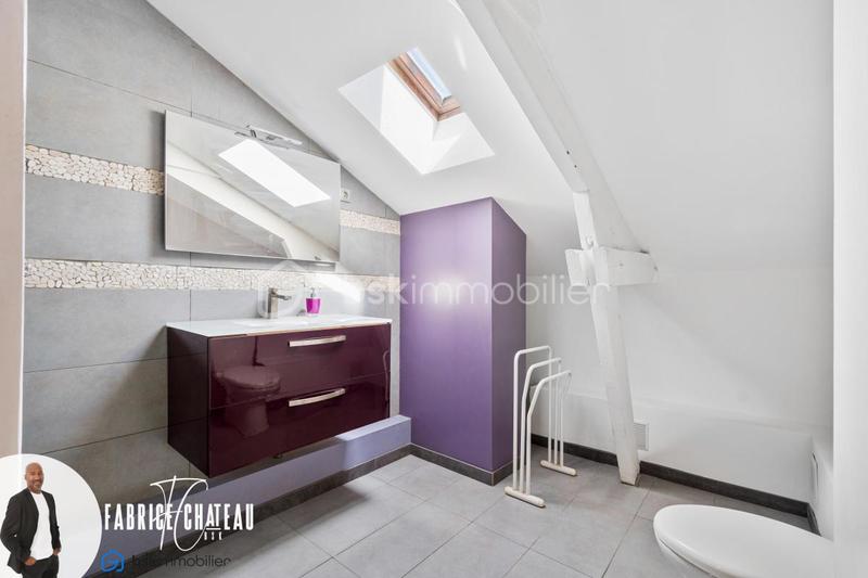 Maison - 212 m² - 8 pièces