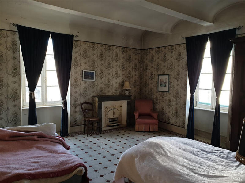 Maison de maîtres - 393 m² - 13 pièces