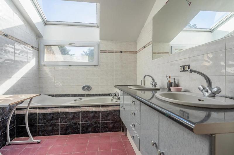 Maison - 177 m² - 7 pièces