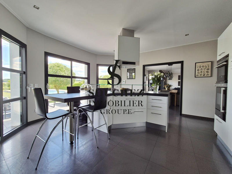 Villa - 265 m² - 10 pièces