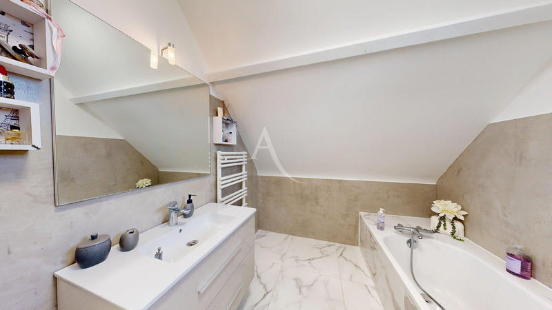 Maison - 100 m² - 5 pièces