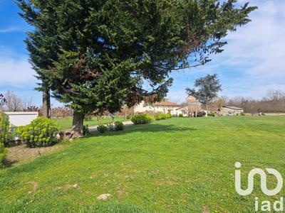 Maison - 366 m² - 11 pièces