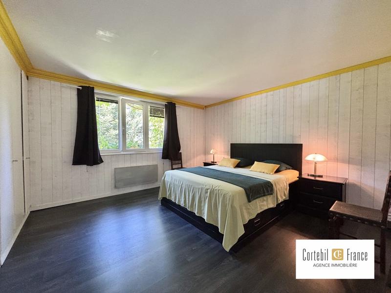 Villa - 251 m² - 8 pièces