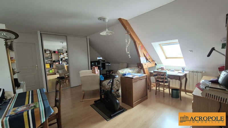 Maison - 210 m² - 6 pièces