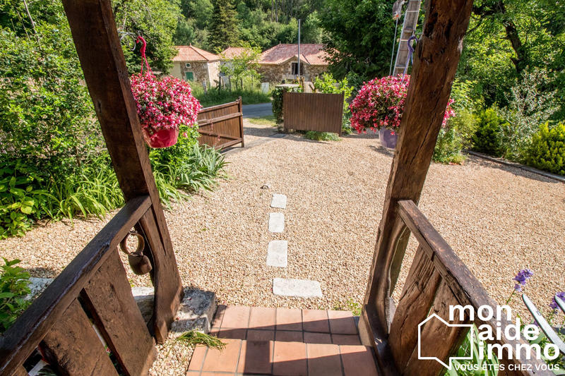 Maison - 240 m² - 15 pièces