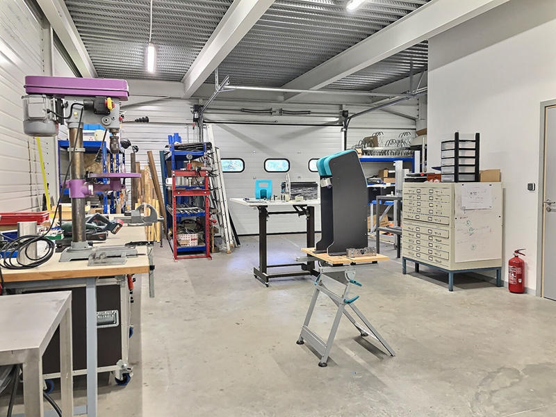 Local d'activité / Entrepôt - 1 166 m²