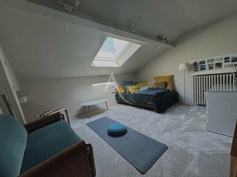 Maison - 254 m² - 10 pièces