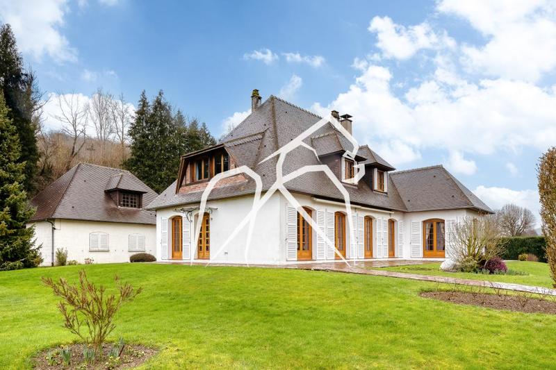 Maison ancienne - 246 m² - 9 pièces