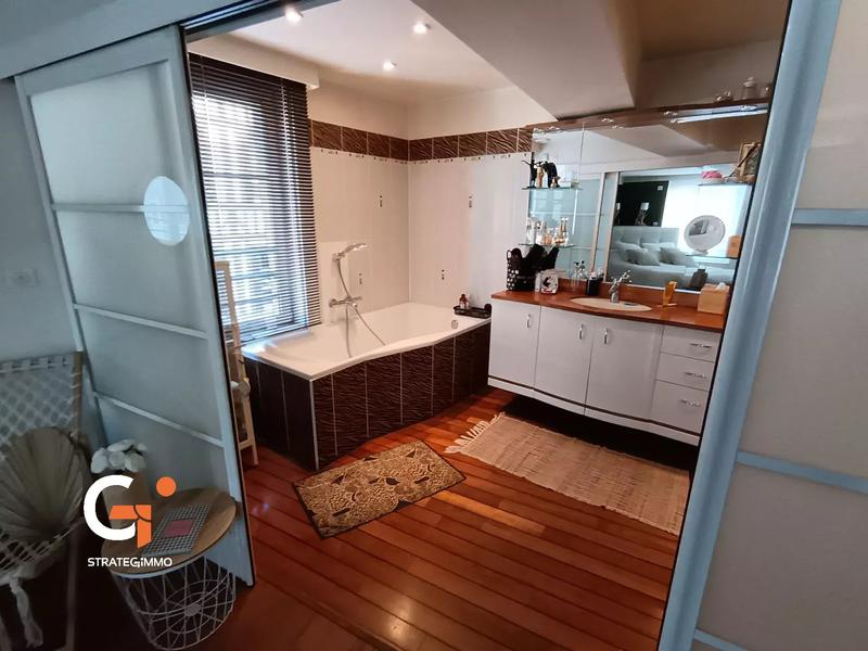 Maison - 136 m² - 7 pièces