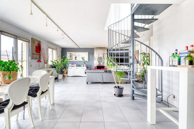 Appartement - 191 m² - 6 pièces