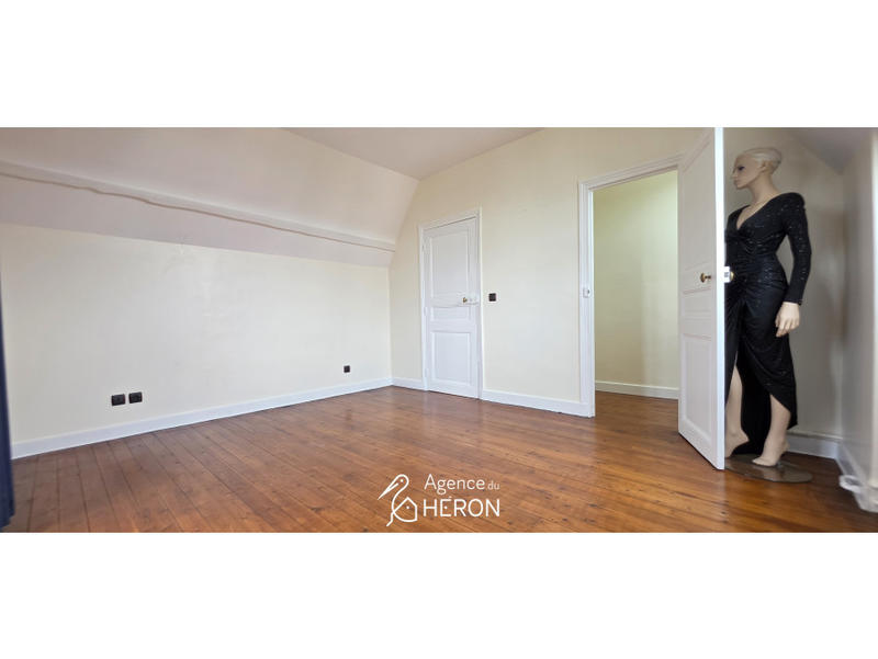 Maison - 240 m² - 9 pièces