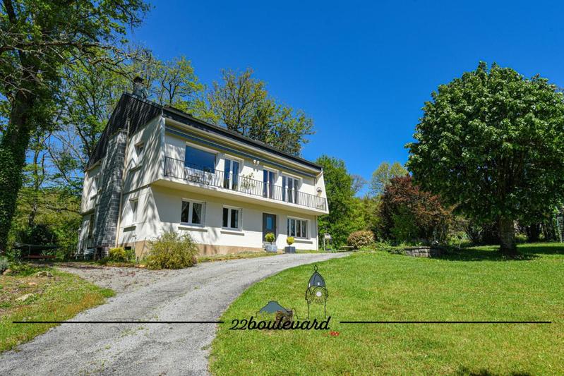 Maison - 220 m² - 7 pièces