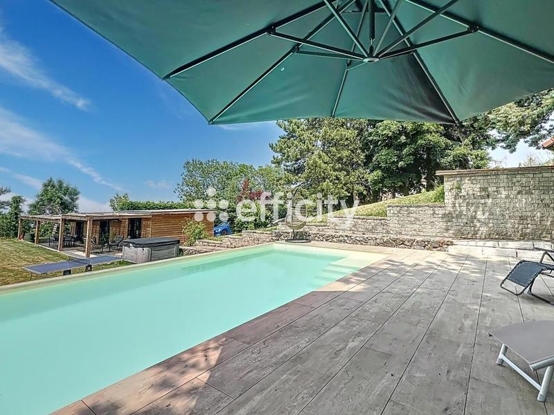 Maison - 243 m² - 5 pièces