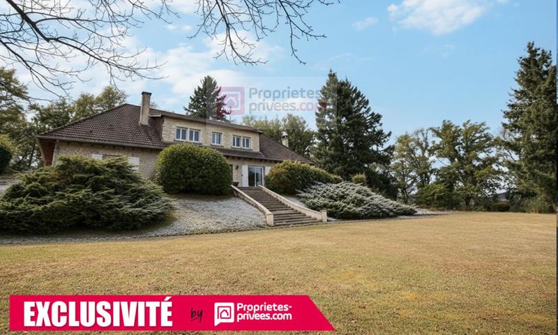 Maison - 220 m² - 7 pièces