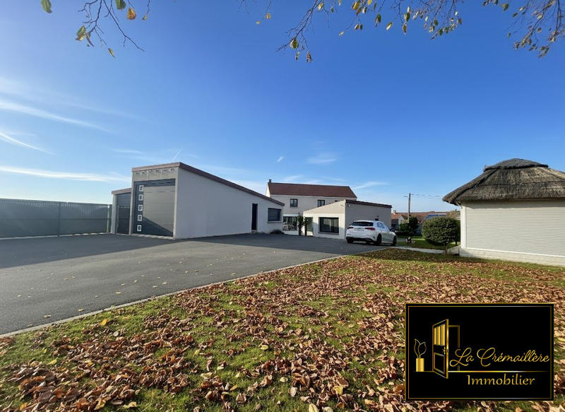 Maison - 270 m² - 9 pièces