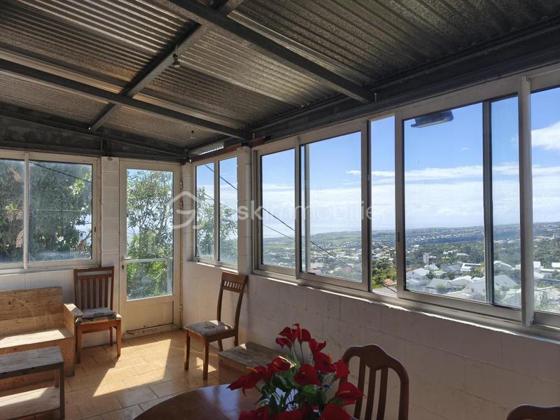 Maison - 93 m² - 5 pièces