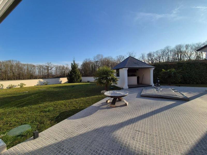 Maison - 471 m² - 15 pièces