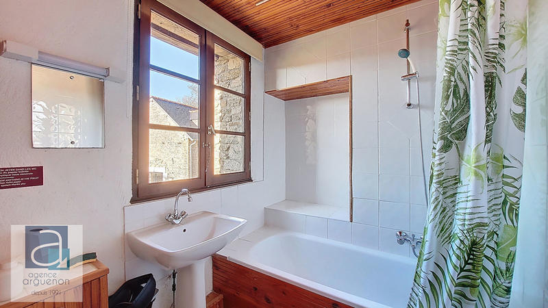 Maison - 330 m² - 14 pièces