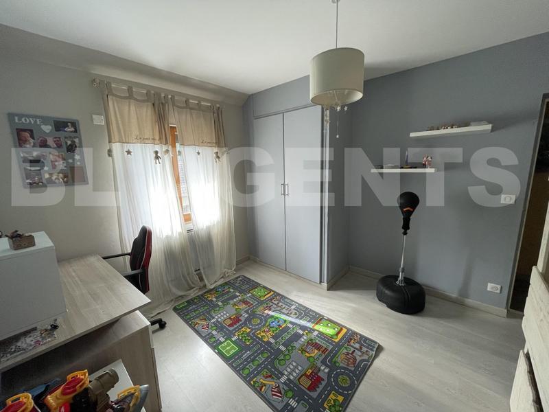 Maison - 200 m² - 8 pièces