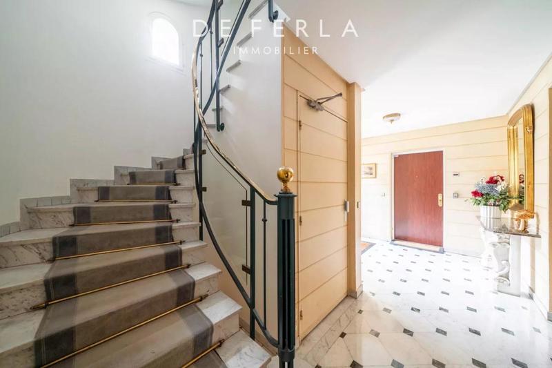 Appartement - 213 m² - 6 pièces