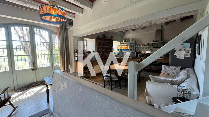 Maison - 200 m² - 12 pièces