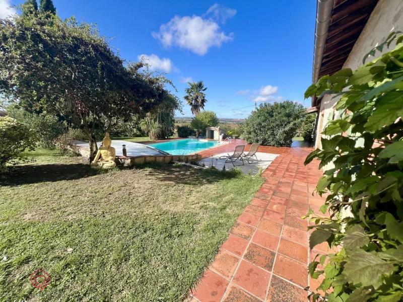 Propriété - 202 m² - 5 pièces