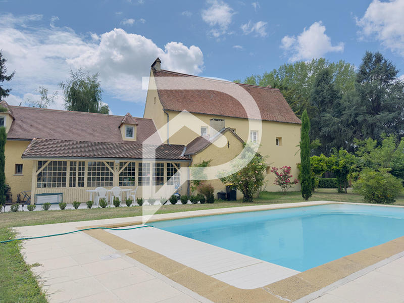 Demeure - 280 m² - 13 pièces