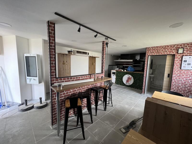 Local commercial - 90 m² - 1 pièce