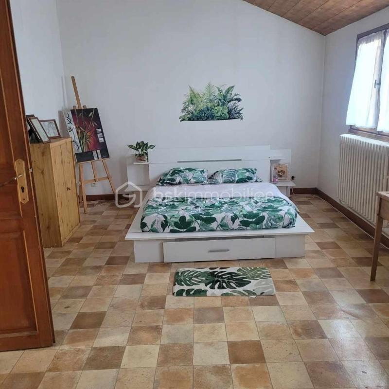 Maison - 222 m² - 10 pièces