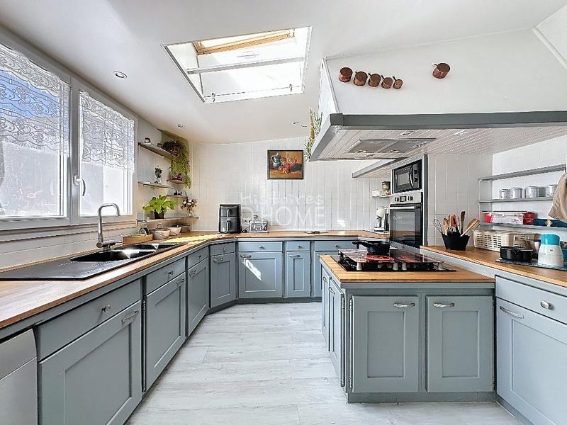 Maison - 192 m² - 8 pièces