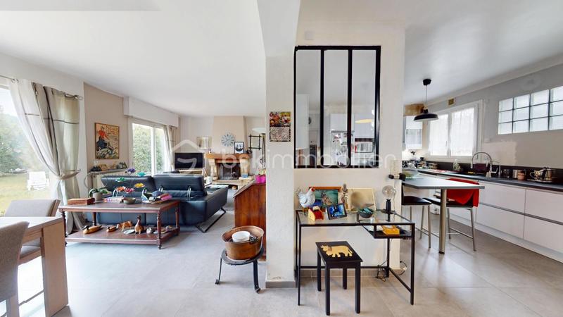 Maison - 204 m² - 7 pièces