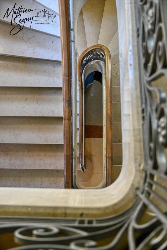 Propriété - 525 m² - 13 pièces