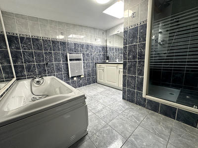 Local d'activité / Entrepôt - 207 m² - 4 pièces