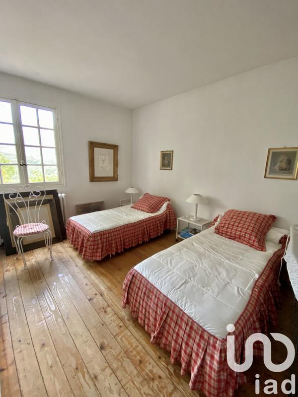 Maison - 220 m² - 7 pièces